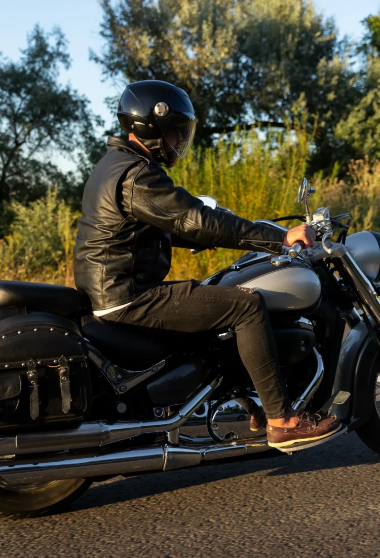 full-shot-man-riding-motorbike